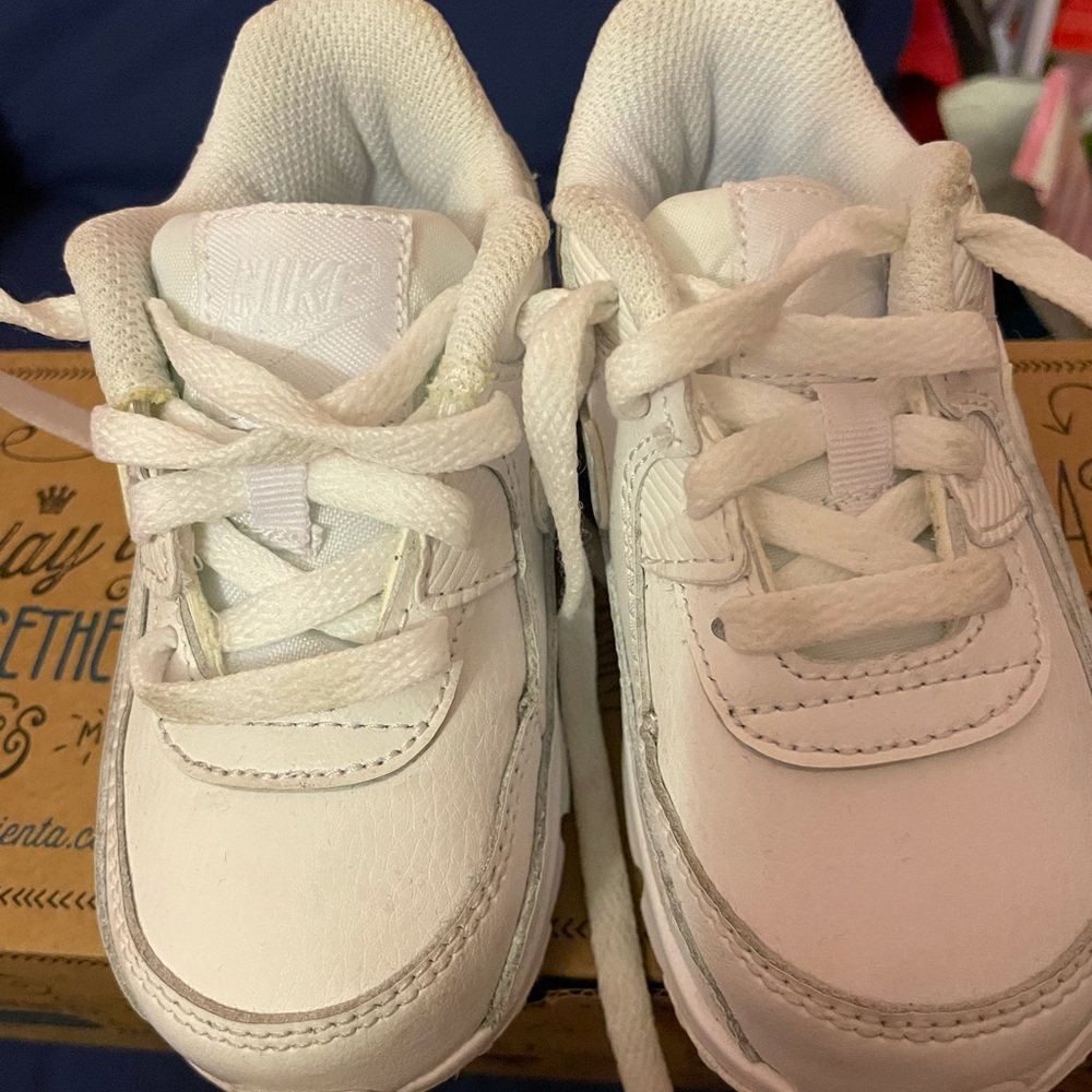 Toddler Nike sneaker gently used